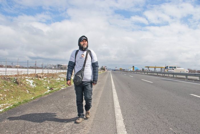 d Annesinin göstermediği oğlu için 2 aydır yürüyor