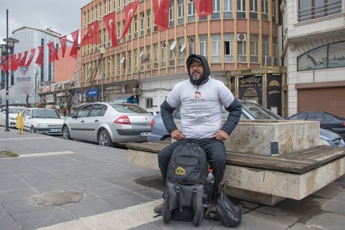 d Annesinin göstermediği oğlu için 2 aydır yürüyor