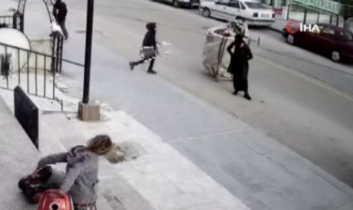 Ankara'da küçük çocuğa hırsızlık yaptırdı