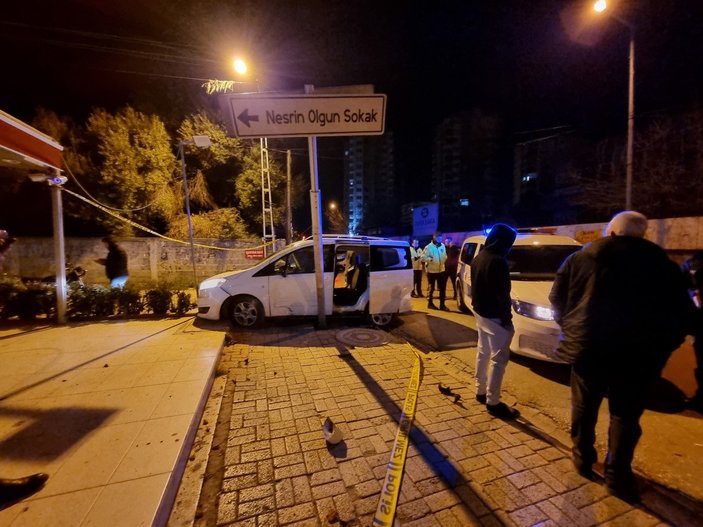 Adana’da babasından izinsiz aldığı araçla polisten kaçıp, kaza yaptı