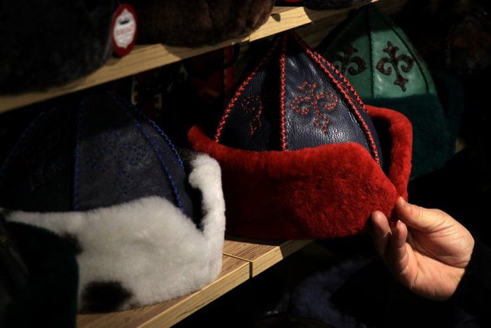 Türk dizileriyle bilinirliği artan Selçuklu börkü yoğun talep görüyor