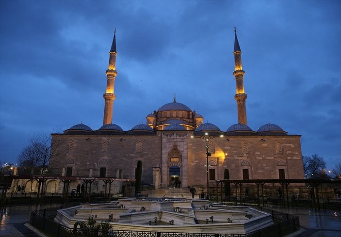 İstanbul'da Berat Kandili dualarla idrak edildi