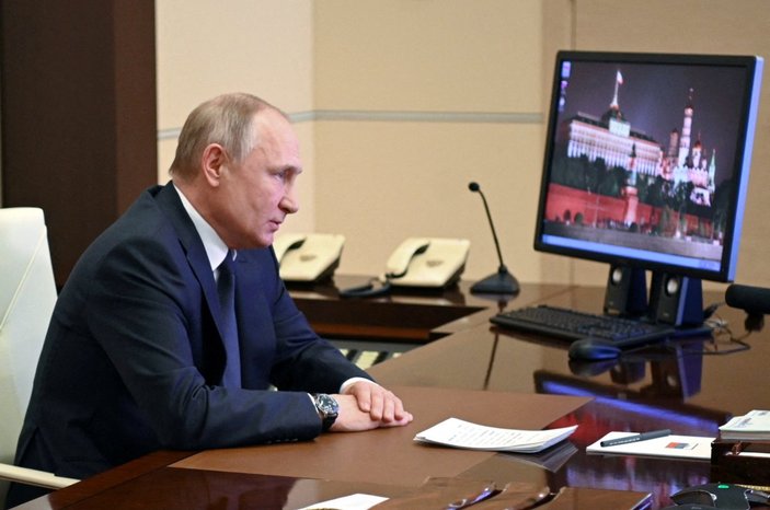 Vladimir Putin, yurt dışında yaşayan Ruslara tepki gösterdi