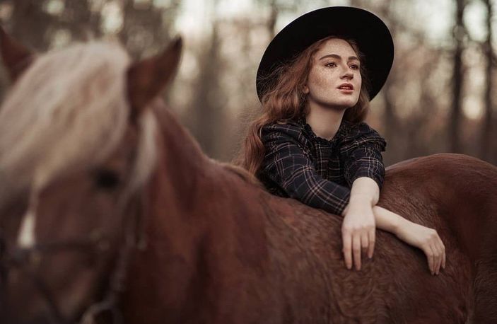 Gönül Dağı'nın nankör Meryem'i at üstünde verdiği pozla ortalığı yıktı! 'Rıfat kırmızı çizgimizdir Meryem'