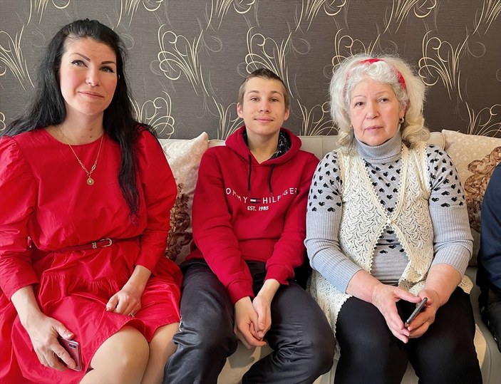 Ukraynalı kadın, torunuyla Türkiye'ye sığındı