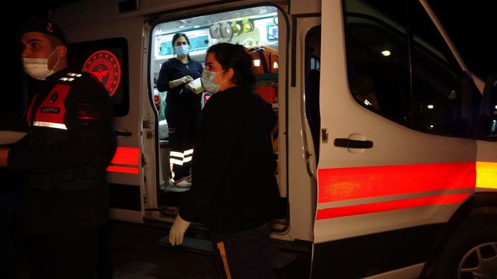 Adana'da yolcu otobüsü kaza yaptı: 4'ü ağır 23 yaralı