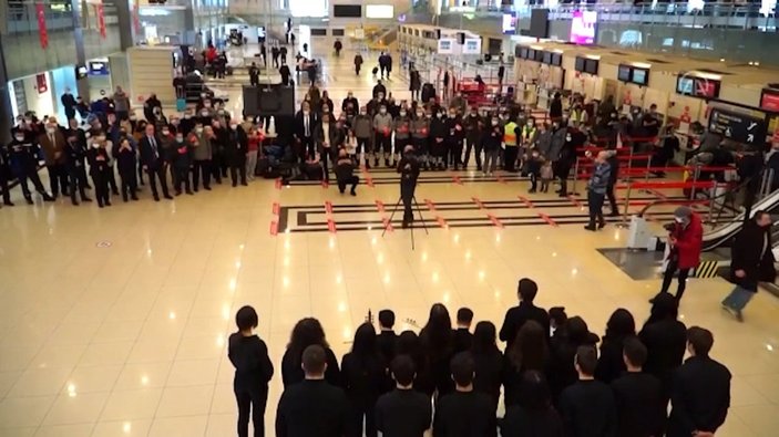 Trabzon Havalimanı'nda öğrencilerden 