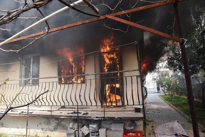 Antalya'da yeni evli çiftin dairesi alevlere teslim oldu