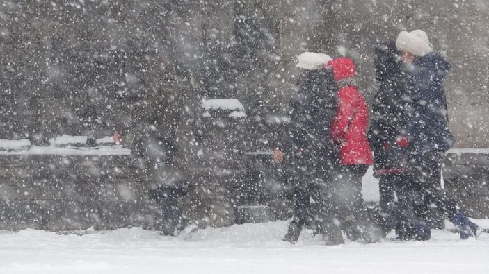 Erzurum'da kar yağışı aralıklarla devam ediyor