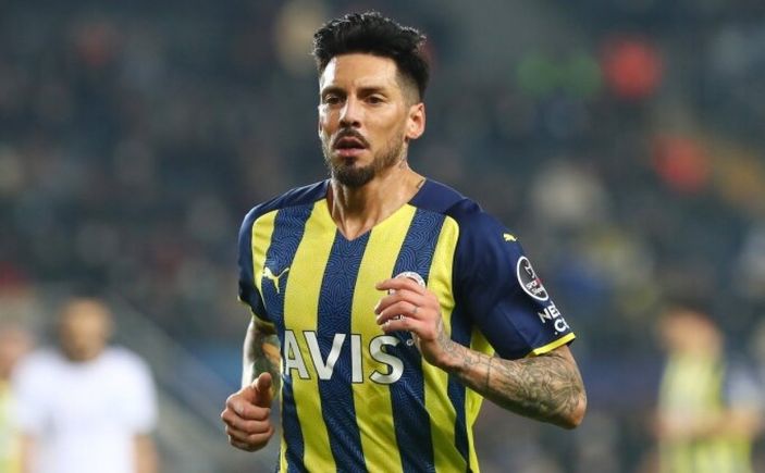 Fenerbahçe'de Jose Sosa kendisini bitirdi