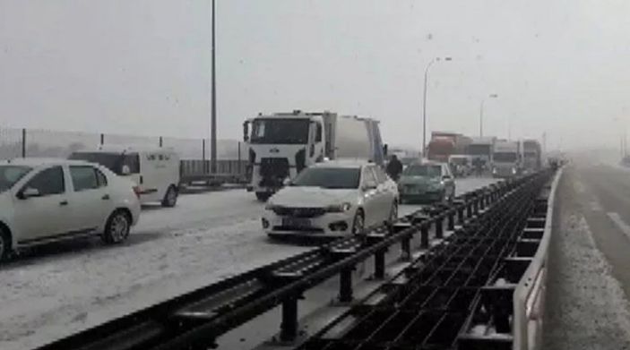 TEM'de zincirleme kaza: Uzun araç kuyrukları oluştu