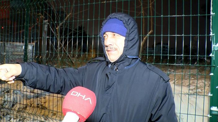 Kartal'da buzlanma nedeniyle kontrolden çıkan tır ambulans ve servis aracına çarptı