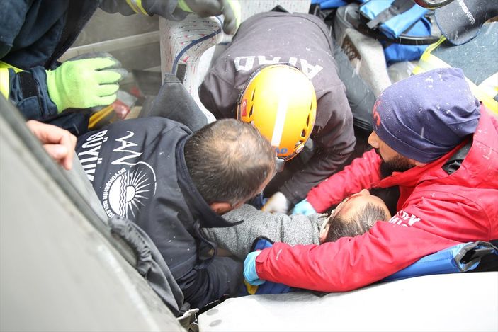 a Van’da yolcu minibüsü devrildi: 14 yaralı