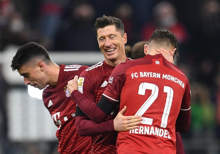 Lewandowski ve Neuer tarihe geçti, Bayern farka gitti