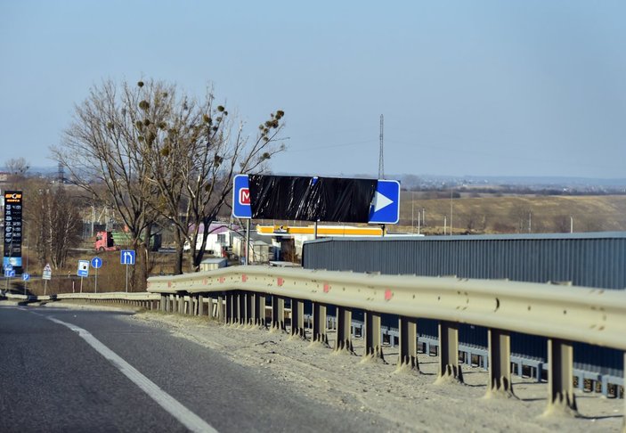 Lviv'de yön tabelaları kapatılmaya başlandı