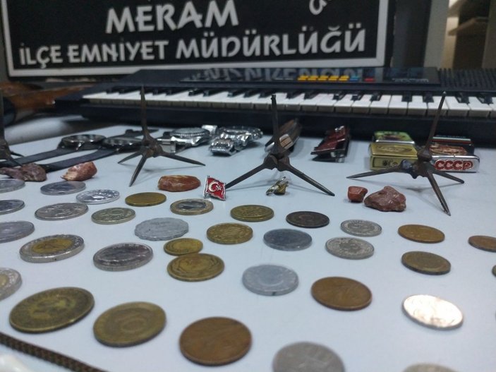 Konya'daki hırsızlar 700 bin liralık koleksiyonu çaldı
