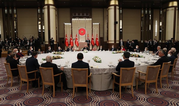 Cumhurbaşkanı Erdoğan, eski bakan ve milletvekilleriyle buluştu