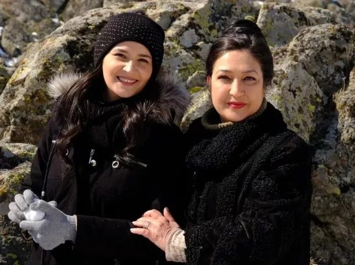 Gönül Dağı Dilek'in annesi Gülsüm Öğretmen bakın kim çıktı! Eski halini görenler büyüleniyor...