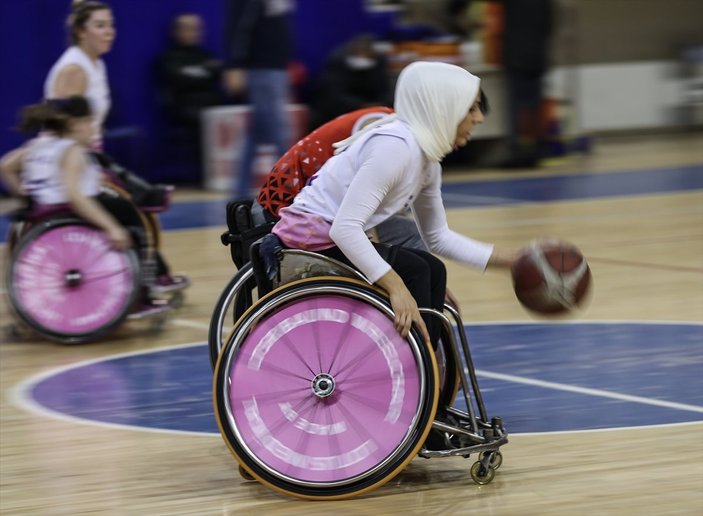 Türkiye'nin tek tekerlekli sandalye kadın basketbol takımı: Lotus Engelliler