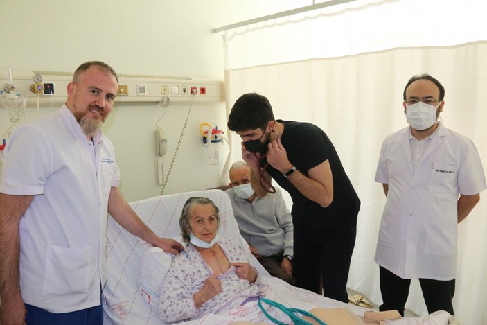 Antalya’da aort damarı yırtılıp balonlaşan kadın, sağlığına kavuştu
