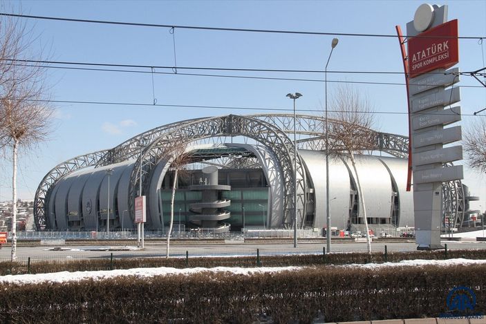 a Hayırseverliği ile bilenen Kadir Has, yaptığı eserlerle iz bırakıyor