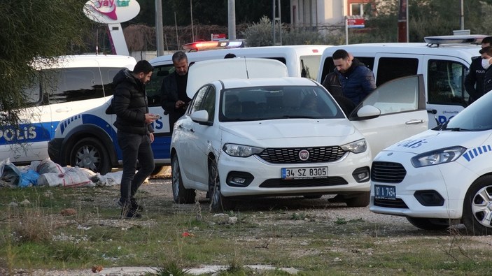Antalya'da 4 gündür park halinde olan otomobilin bagajından ceset çıktı