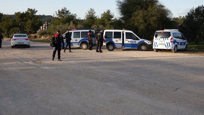 Antalya'da 4 gündür park halinde olan otomobilin bagajından ceset çıktı