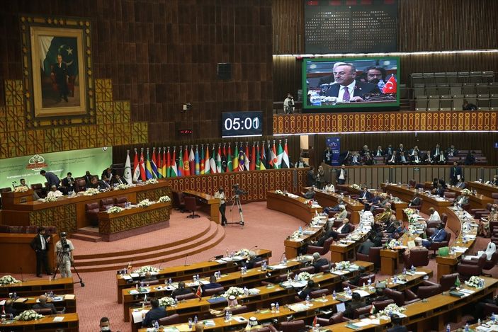 a Mevlüt Çavuşoğlu: Bizim için Halep ve Harkov'da dökülen kanlar birdir