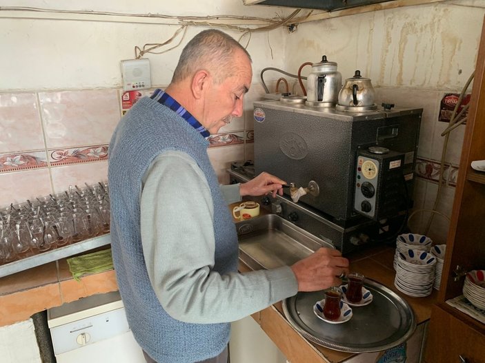 Eskişehir’de, eski belediye başkanı çay ocağında çalışıyor