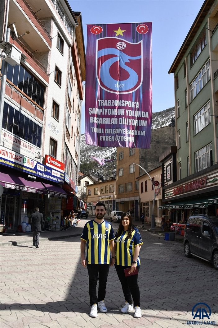 Fenerbahçeli çiftin nikahını Trabzonsporlu belediye başkanı kıydı