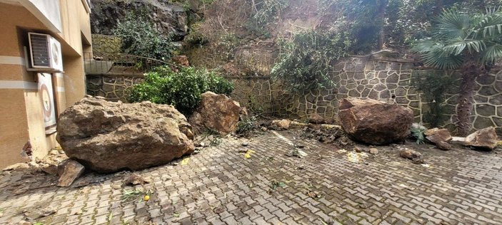 Trabzon'da dev kayaların düştüğü sitedeki vatandaşlar, önlem alınmasını istedi