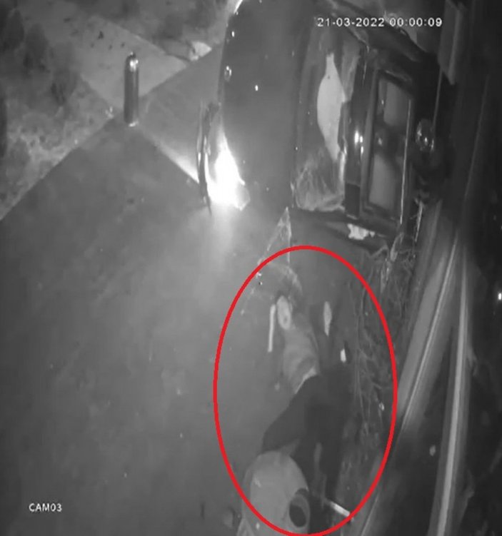 Ankara’da, kaza yapan aracın tavan camından fırladı