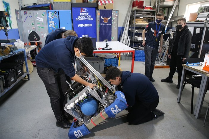 Liselilerin Pirana adlı robotu, dünya birinciliği için ABD'de yarışacak