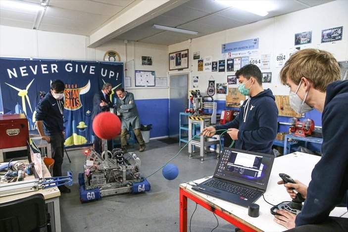 Liselilerin Pirana adlı robotu, dünya birinciliği için ABD'de yarışacak