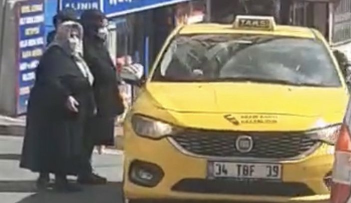 Fatih'te ayakta duramayan yaşlı kadın, kısa mesafe nedeniyle taksiye alınmadı