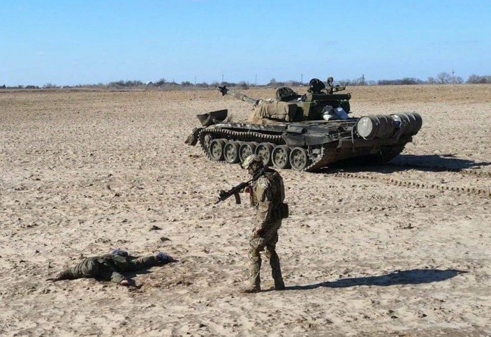 Tankını para karşılığı Ukrayna ordusuna teslim eden Rus askeri