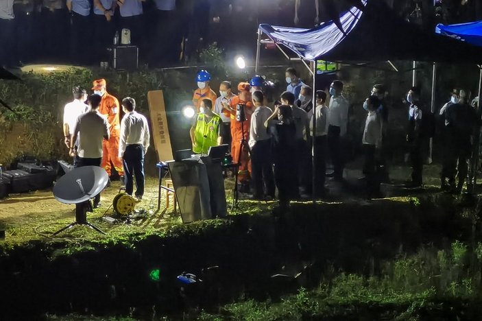 Çin'de düşen yolcu uçağının kara kutusu bulundu