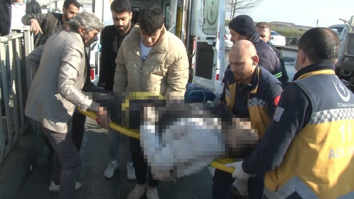 Arnavutköy'de üzerine trafik lambası devrilen genç yaşamını yitirdi