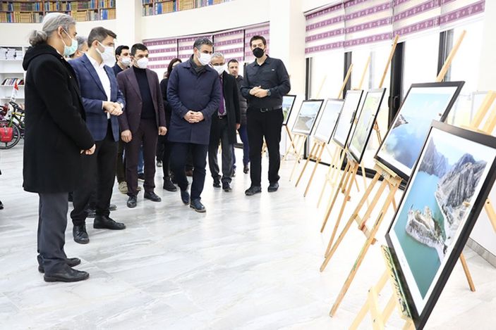 Bisikletle gölleri gezen aile fotoğraf ve su sergisi açtı