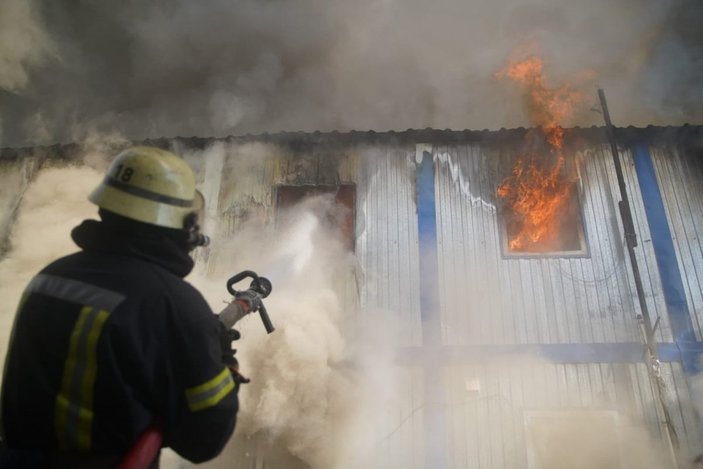 Kiev'de hava saldırısı ardından yangın: 1 yaralı