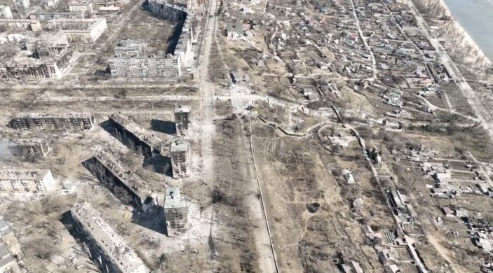 Rus bombardımanının ardından Mariupol'un havadan görünümü
