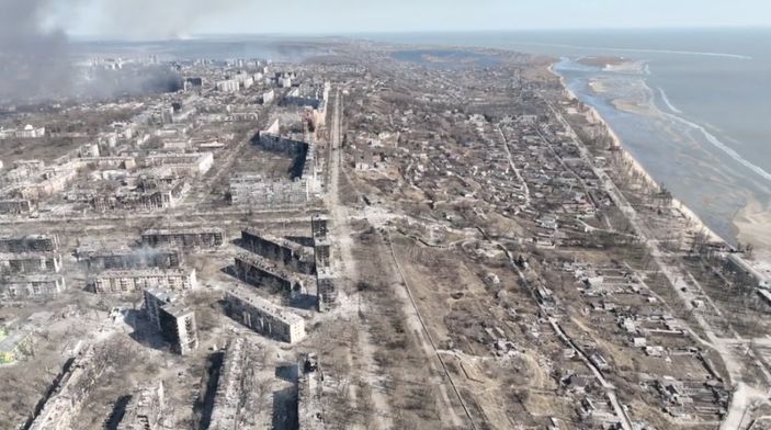 Rus bombardımanının ardından Mariupol'un havadan görünümü