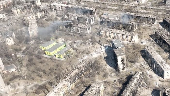 Rus bombardımanının ardından Mariupol'un havadan görünümü