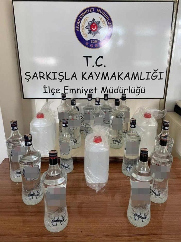 Sivas'ta polisin gözünden kaçmadı, sahte alkol üreten kişi yakalandı