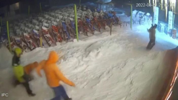 Uludağ'da ayı ile karşılaşan arkadaşların panik halleri