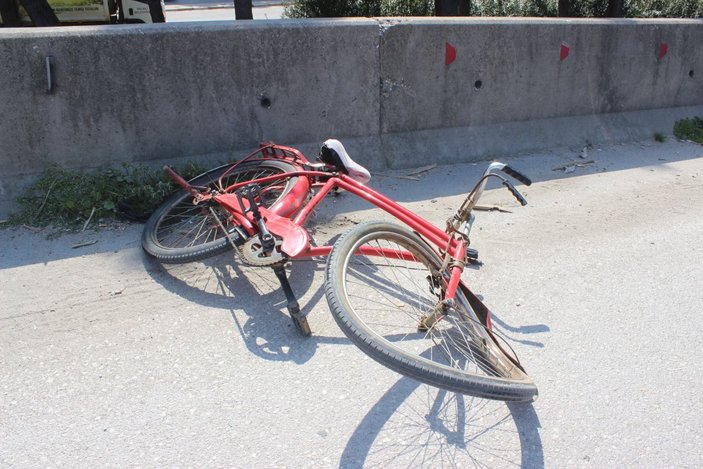 Manisa’da otomobilin çarptığı bisiklet öldü