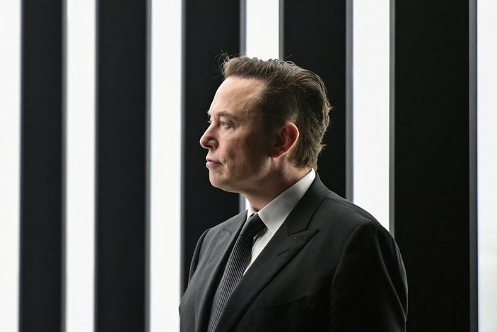 Elon Musk, Almanya fabrikasının açılışını dans ederek kutladı