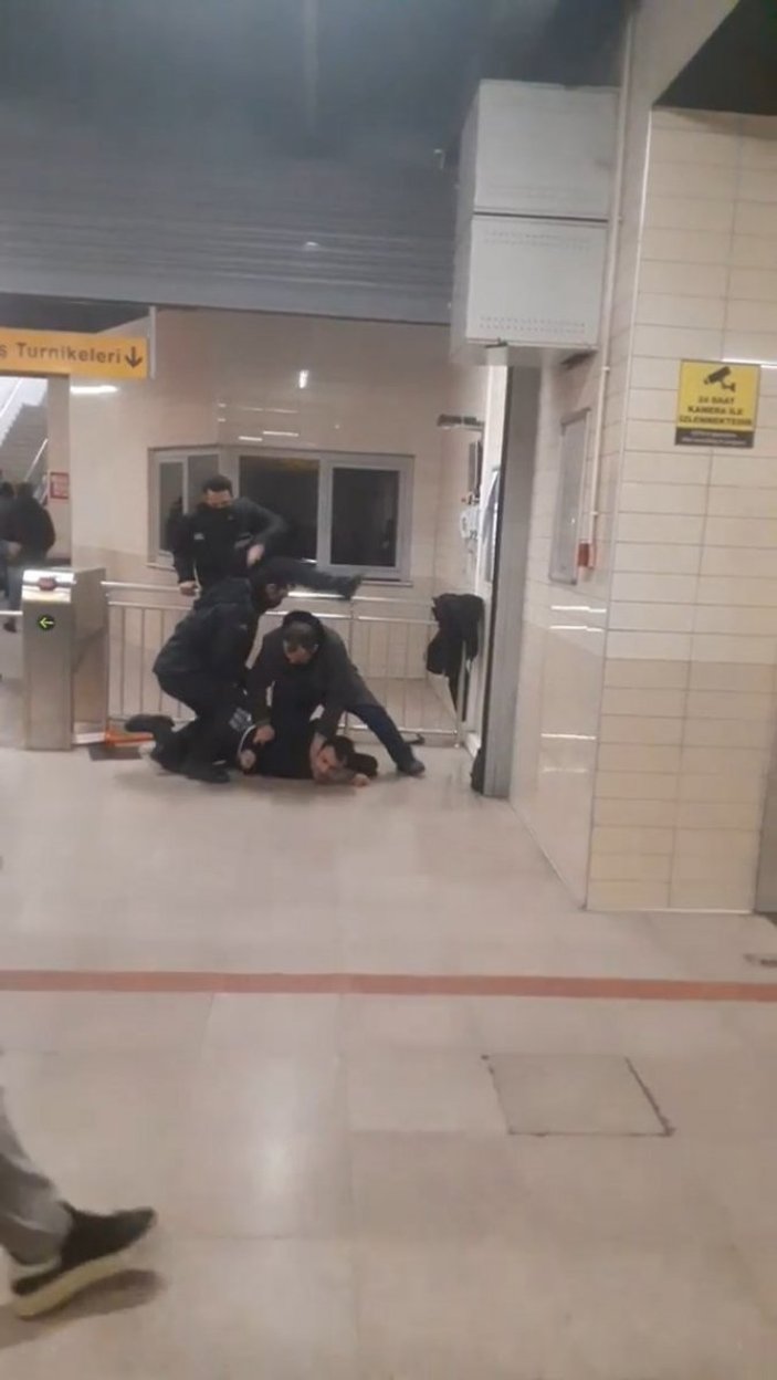 Bursa’da, metro istasyonundaki alkollü şahıs güvenliğe zorluk çıkardı