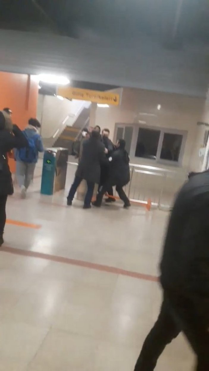 Bursa’da, metro istasyonundaki alkollü şahıs güvenliğe zorluk çıkardı