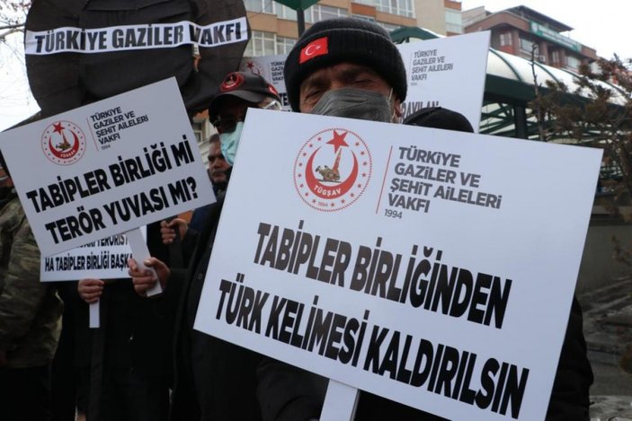 Şehit ve gazi ailelerinden Türk Tabipleri Birliği’ne siyah çelenk